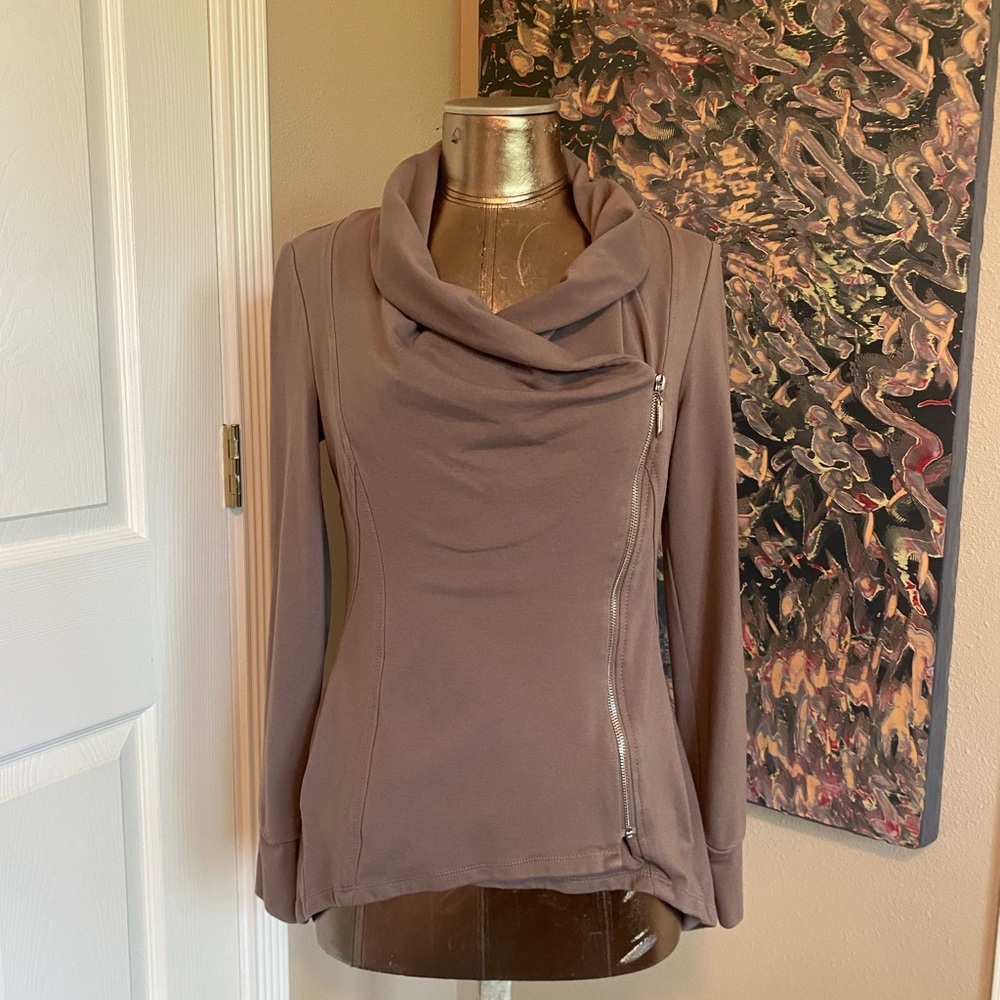 WhiteHouse/BlackMarket size 4